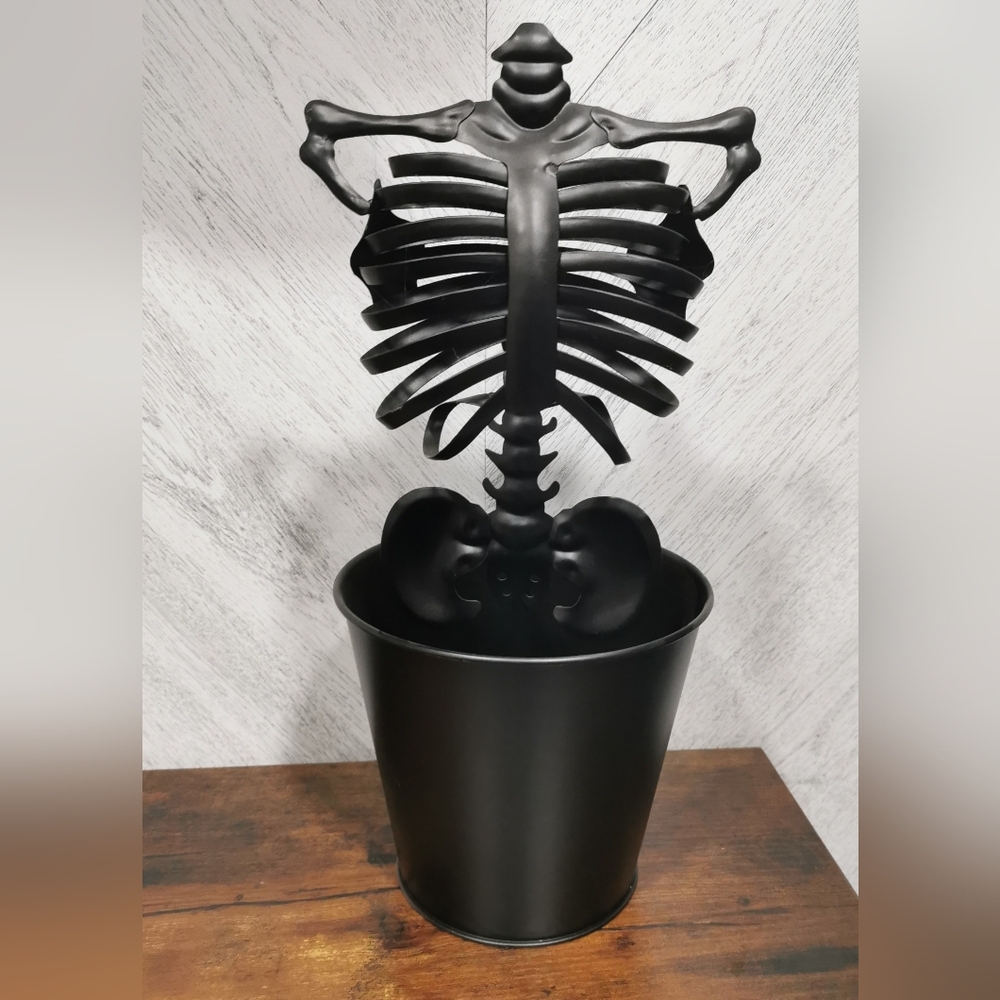 Metal Skeleton Planter